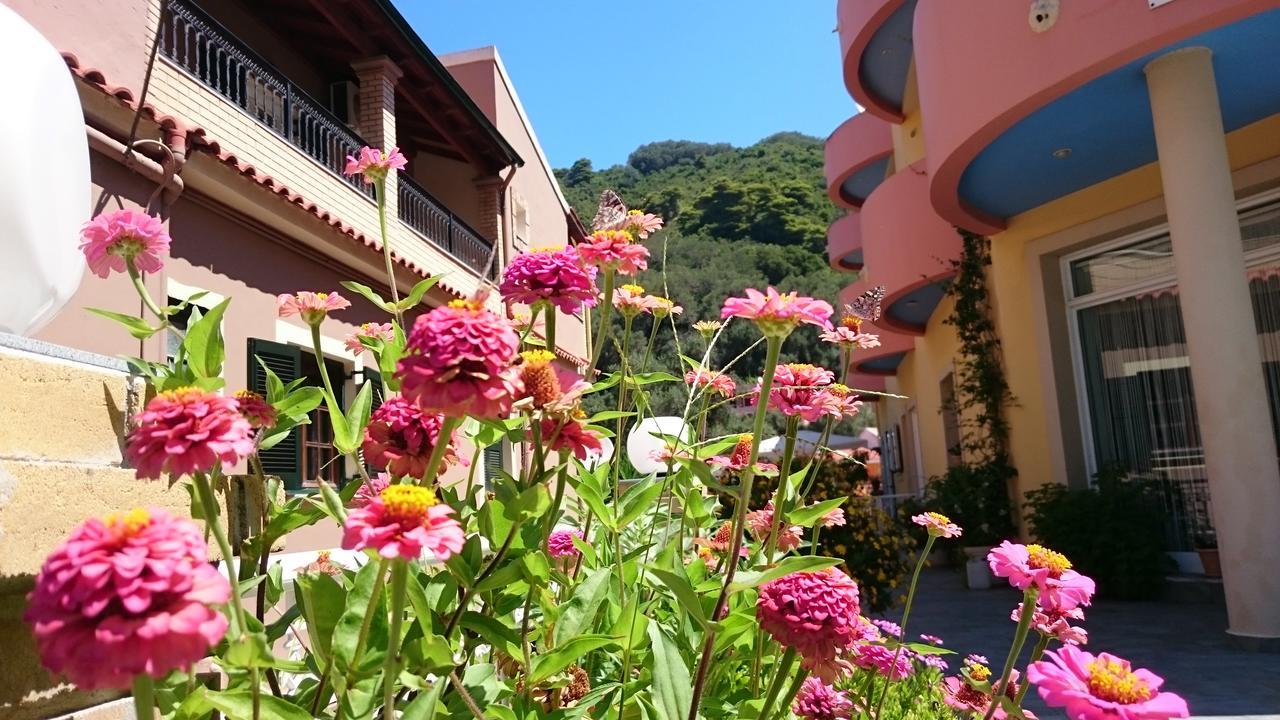 Rolandos Apartments Agios Gordios  Exterior photo